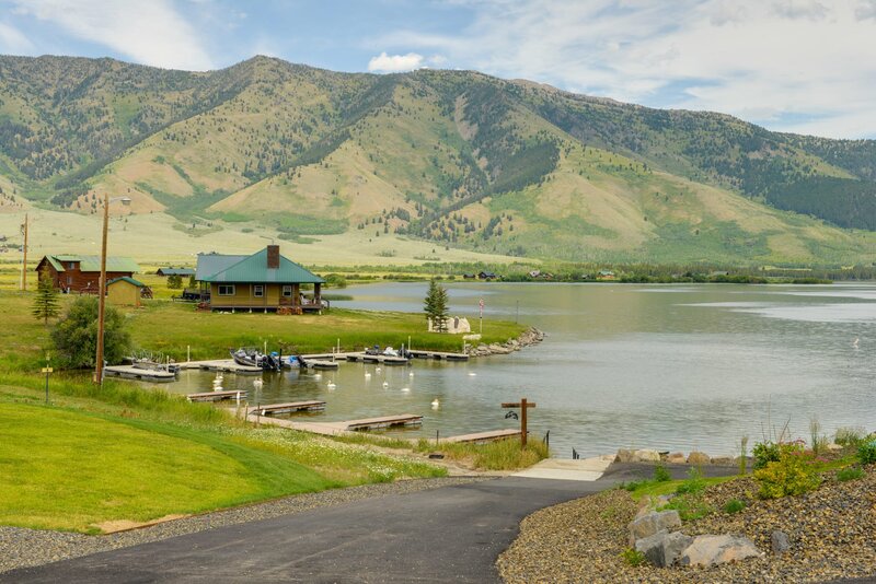 Lodge at Cutthroat Landing on Henry's Lake — 24 minutes from Yellowstone